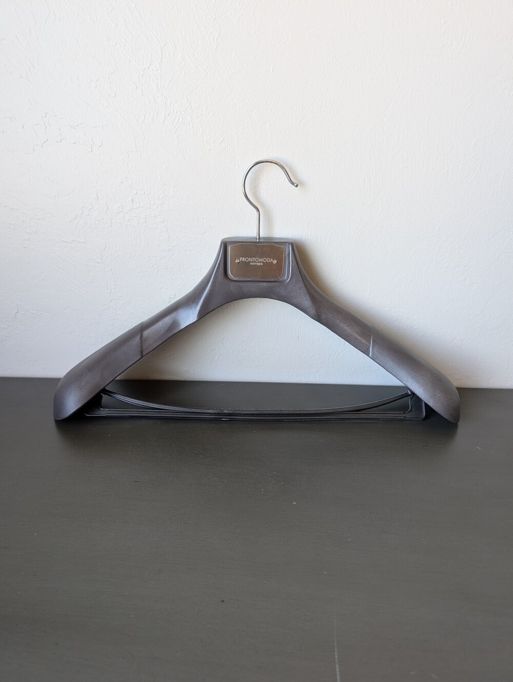 Prontomoda Europa Brown Bulky Thick Plastic Coat Heavy Clothes Hanger